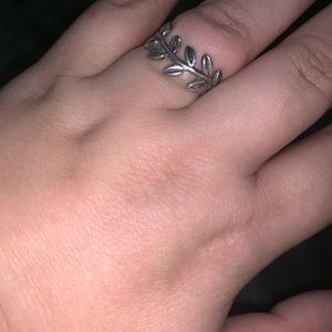 🆕Pandora Laurel Wreath Ring